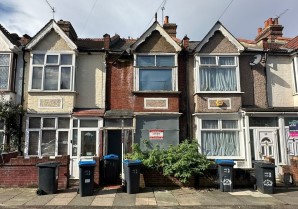 Property for Auction in London - 23 Oakwood Avenue, Mitcham, Surrey, CR4 3DQ