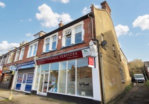 Property for Auction in London - 127B Broad Street, Chesham, Buckinghamshire, HP5 3EF