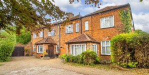 Property for Auction in London - Barnes House, Barnes Lane, Kings Langley, Hertfordshire, WD4 9LB