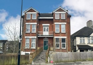 Property for Auction in London - Flat 3, 1 Canham Road, South Norwood, London, SE25 6RZ