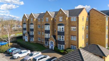 Property for Auction in Bedfordshire and Buckinghamshire - 63 Henley Road, Bedford, Bedfordshire MK40 4FX