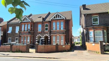 Property for Auction in Bedfordshire and Buckinghamshire - Flat 7, 23-25 Biscot Road, Luton LU3 1AH