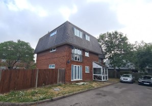 Property for Auction in London - 11 Anvil Court, Blacksmith Row, Slough, Berkshire, SL3 8LB