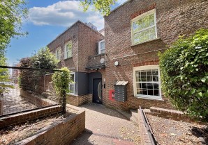 Property for Auction in London - Flat 5, Walsingham House, 1331 High Road, Whetstone, London, N20 9HR