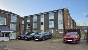 Property for Auction in Bedfordshire and Buckinghamshire - 87 Cuffley Court, Hemel Hempstead, Hertfordshire HP2 7LT