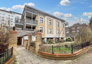 Property for Auction in London - Flat 6 Albany Court, Spring Grove, Kew Bridge, London, W4 3BF