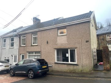 Property for Auction in Wales - Flat 1, Gwalia Buildings, Commercial Street, Ogmore Vale, Bridgend, Bridgend CF32 7BL