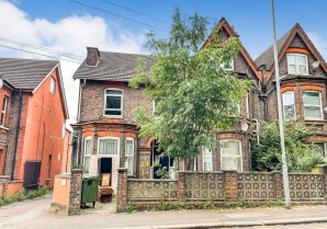 Property for Auction in London - Flat 12, 23-25 Biscot Road, Luton, Bedfordshire, LU3 1AH