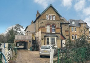 Property for Auction in London - Flat 2A, 13 The Avenue, Worcester Park, Surrey, KT4 7EW