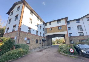 Property for Auction in London - Flat 54 The Beeches, 200 Lampton Road, Hounslow, Middlesex, TW3 4DF