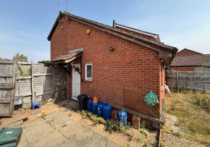 Property for Auction in London - 8 Meadow Way, Aylesbury, Buckinghamshire, HP20 1XS