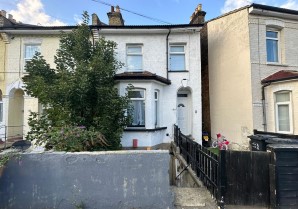 Property for Auction in London - 40B Oval Road, East Croydon, Surrey, CR0 6BJ