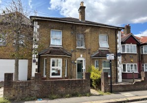 Property for Auction in London - Flat A, 28 Hibernia Road, Hounslow, Middlesex, TW3 3RY