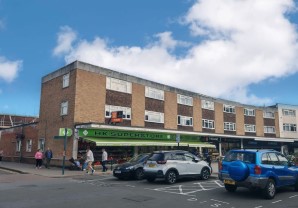 Property for Auction in London - First and Second Floor Flat, 154 Crockhamwell Road, Woodley, Wokingham, RG5 3JH