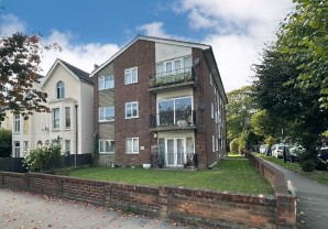 Property for Auction in London - Flat 6 Ashleigh Court, Norbury Avenue, Thornton Heath, Surrey, CR7 8AH
