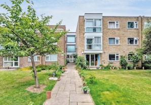 Property for Auction in London - 26 Cadogan Close, Beckenham, Kent, BR3 5XY