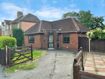 Property for Auction in Coventry & Warwickshire - 50 Cromwell Road, Hillmorton, Rugby, West Midlands CV22 5LY