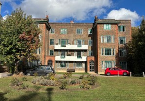 Property for Auction in London - Flat 7 Newlands Court, Streatham Common North, Streatham, London, SW16 3HH