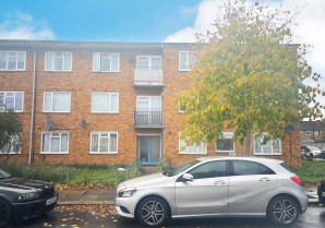 Property for Auction in London - 13 Cotswold Court, Hodder Drive, Perivale, Greenford, Middlesex, UB6 8LJ