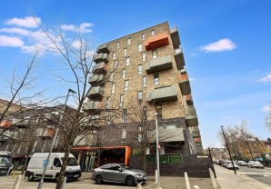 Property for Auction in London - Flat 507 Sculpture House, 4 Killick Way, Mile End, London, E1 3FE