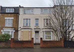 Property for Auction in London - Flat A, 278 Hanworth Road, Hounslow, Middlesex, TW3 3TY