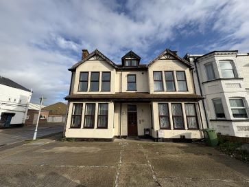 Property for Auction in East Anglia - Flat 5, Helen House, 282 Southtown Road, Great Yarmouth, Norfolk NR31 0JB