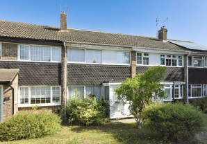 Property for Auction in London - 63 Hawfinch Walk, Chelmsford, Essex, CM2 8BE