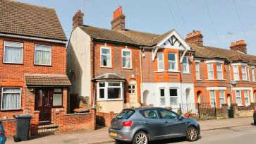 Property for Auction in Bedfordshire and Buckinghamshire - 89 Great Northern Road, Dunstable, Bedfordshire LU5 4BW