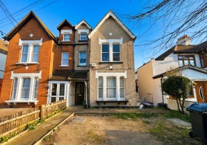 Property for Auction in London - Flat 2, 7 Dunheved Road South, Thornton Heath, Croydon, CR7 6AD