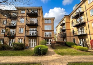 Property for Auction in London - Flat 20 Carfax House, 4 Worcester Close, Penge, London, SE20 8FL