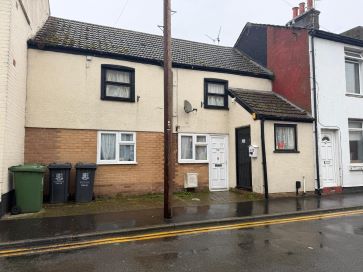 Property for Auction in East Anglia - First floor flat, 37 South Market Road, Great Yarmouth, Norfolk NR30 2BT
