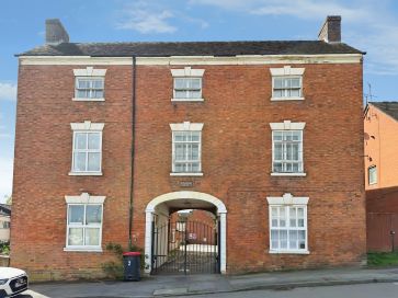 Property for Auction in Coventry & Warwickshire - Flat 5, The Mews 15-17, North Street, Atherstone, West Midlands CV9 1JN