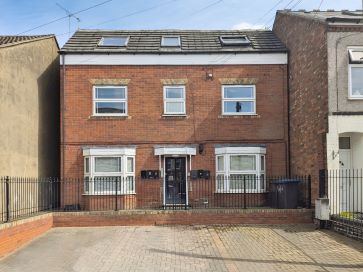 Property for Auction in Coventry & Warwickshire - Flat 1, Walton Court, 100 Bath Street, Rugby, Warwickshire CV21 3JD