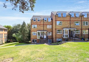Property for Auction in London - 19 Lincoln Court, Berkhamsted, Hertfordshire, HP4 3EN