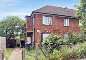Property for Auction in London - 3 Costons Court, Costons Lane, Greenford, Middlesex, UB6 8RW