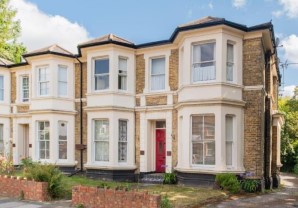 Property for Auction in London - 4 Cheshunt House, 10-12 Sunny Gardens Road, Hendon, London, NW4 1RX