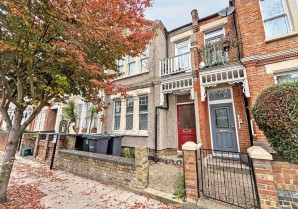 Property for Auction in London - Ground Floor Flat, 60 Rathcoole Gardens, Hornsey, London, N8 9NB