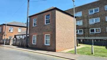 Property for Auction in Bedfordshire and Buckinghamshire - Flat 5, 43 Dumfries Street, Luton, Bedfordshire LU1 5BP