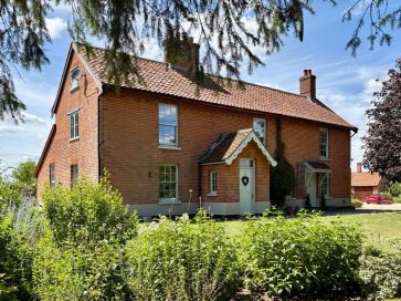 Property for Auction in East Anglia - Wood Farm, Mile Road, Reymerston, Norwich, Norfolk NR9 4QZ