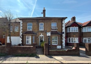 Property for Auction in London - Flat B, 28 Hibernia Road, Hounslow, Middlesex, TW3 3RY