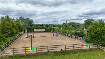 Property for Auction in Northamptonshire - Willow View Stables, Willow View, Kislingbury, Northamptonshire NN7 4AT