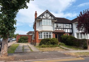 Property for Auction in London - 31 Lansdowne Road, Stanmore, Middlesex, HA7 2RZ