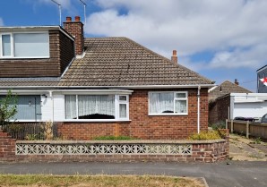 Property for Auction in London - 27 Silver Street, Holton-le-Clay, Grimsby, South Humberside, DN36 5DY
