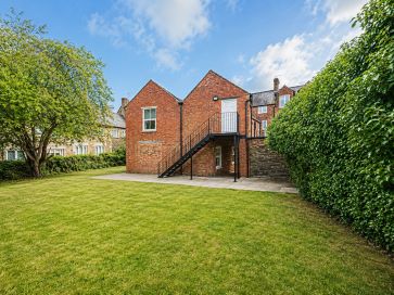 Property for Auction in Northamptonshire - Flat 3, 44 Market Place, Brackley, Northamptonshire NN13 7DP