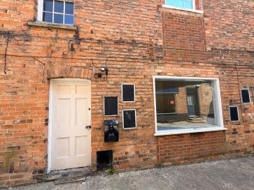 Property for Auction in Lincolnshire - 6 White Lion Yard, Lord Street, Gainsborough DN21 2DD