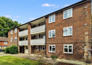 Property for Auction in London - 2 Brick Farm Close, Richmond, Surrey, TW9 4EF