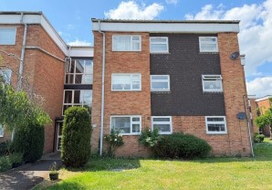 Property for Auction in London - 52 Fairview Road, Taplow, Maidenhead, Berkshire, SL6 0NQ