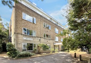 Property for Auction in London - 9 St Anns Court, 45 Sunningfields Road, Hendon, London, NW4 4QY
