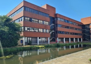 Property for Auction in London - Flat H Kingfisher House, 61 Walton Street, Aylesbury, Buckinghamshire, HP21 7FS