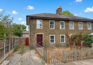 Property for Auction in London - 24 Macquarie Way, Isle of Dogs, London, E14 3AU
